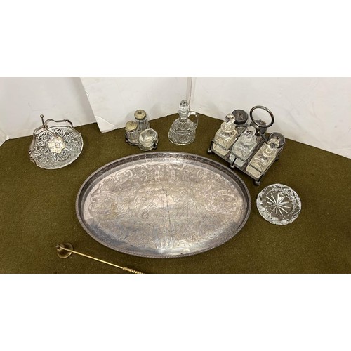 462 - COLLECTION OF METAL TABLE WARE