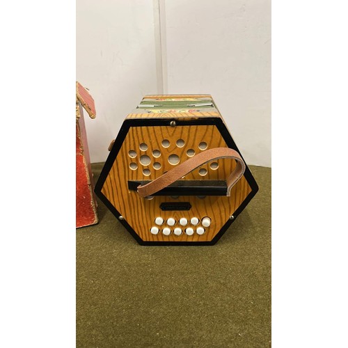 458 - CONCERTINA NO 2119 / 20 KEYS MUSIC BOXMADE IN GERMAN DEMOCRATIC REPUBLIC