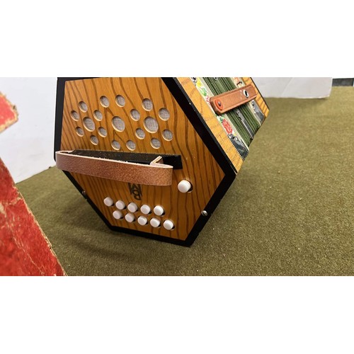 458 - CONCERTINA NO 2119 / 20 KEYS MUSIC BOXMADE IN GERMAN DEMOCRATIC REPUBLIC