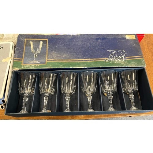 125 - BOXED GLASSES AND ALE GIFT SET