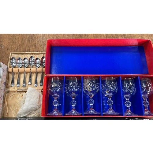 125 - BOXED GLASSES AND ALE GIFT SET