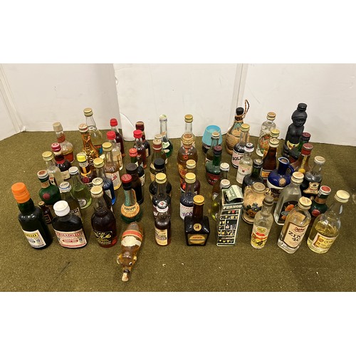 122 - 60 X MINIATURE BOTTLES