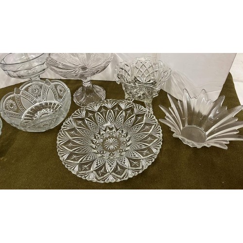 409 - CLEAR GLASS WARE FRUIT BOWLS