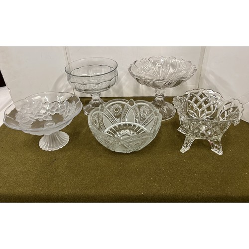 409 - CLEAR GLASS WARE FRUIT BOWLS