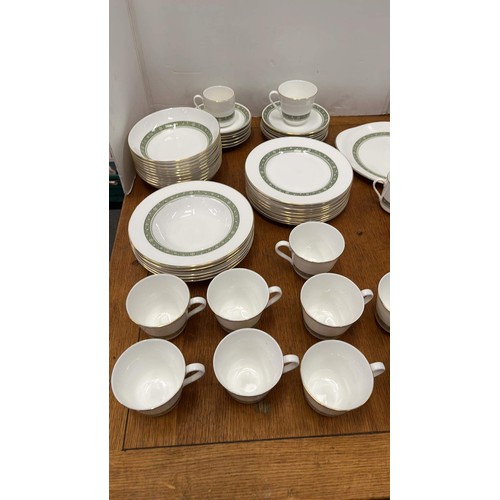 484 - ROYAL DOULTON 90Pc DINNER TABLE WARE H5004 RONDELAY