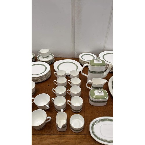 484 - ROYAL DOULTON 90Pc DINNER TABLE WARE H5004 RONDELAY