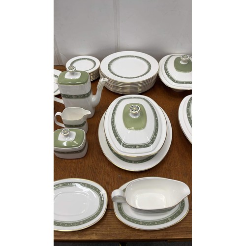 484 - ROYAL DOULTON 90Pc DINNER TABLE WARE H5004 RONDELAY