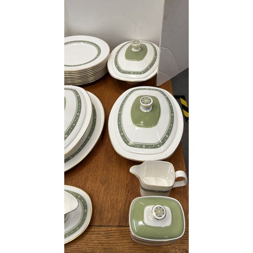 484 - ROYAL DOULTON 90Pc DINNER TABLE WARE H5004 RONDELAY