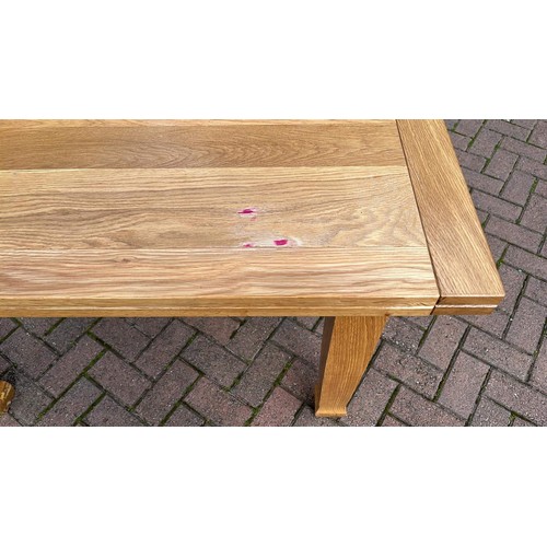 486 - OAK DINNING TABLE