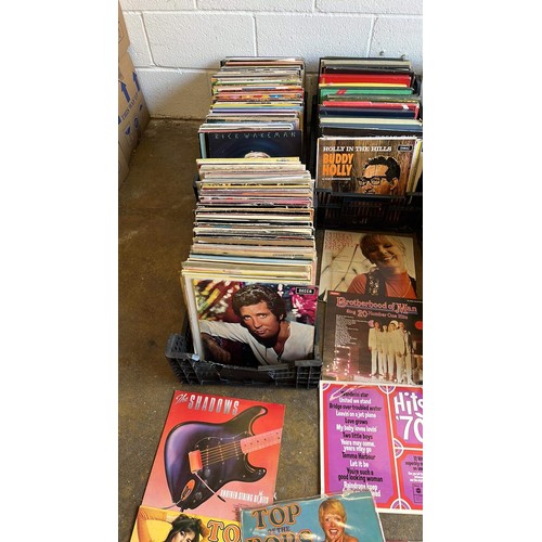 617 - large quantity of mixed Artis and music lps