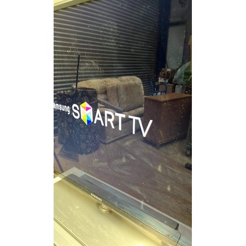 858 - SAMSUNG SMART TV