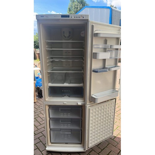 534 - UPRIGHT FRIDGE / FREEZER BEEN USED IN GARAGE