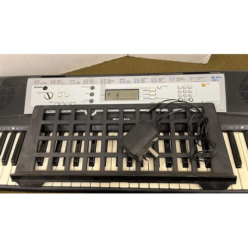 496 - YAMAHA KEY BOARD