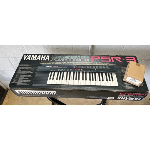 916 - YAMAHA PSR-3 KEY BOARD WITH STAND