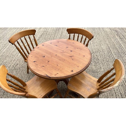 924 - Round pine table and four beech kitchen chairs