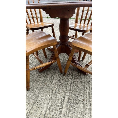 924 - Round pine table and four beech kitchen chairs