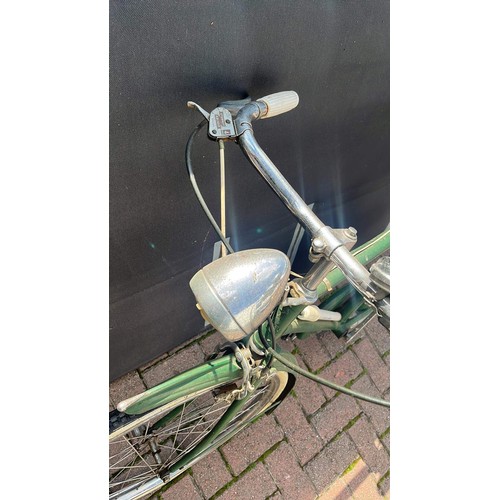 94 - VINTAGE RALEIGH GENTS BICYCLE IN GREEN