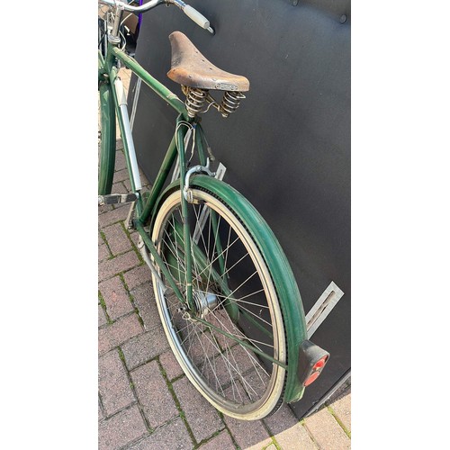 94 - VINTAGE RALEIGH GENTS BICYCLE IN GREEN