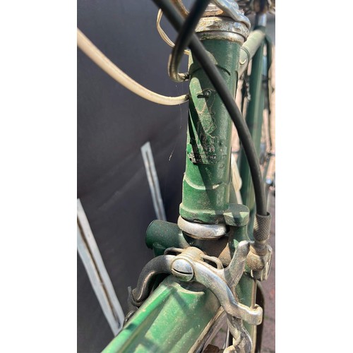 94 - VINTAGE RALEIGH GENTS BICYCLE IN GREEN