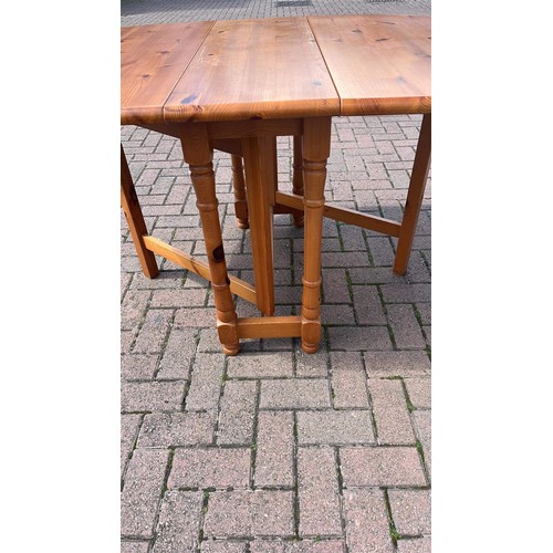 670 - PINE DROP LEAF TABLE