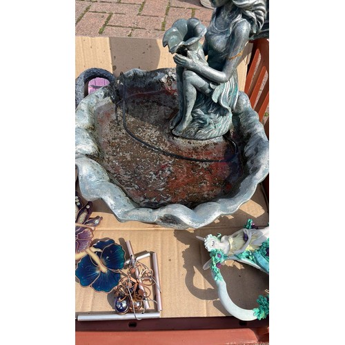 674 - QTY OF GARDEN FAIRYS AND WORKING WATER FEATURE SEE PICTURES