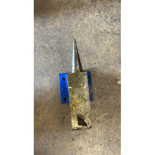 684 - BLUE BENCH ANVIL