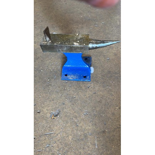 684 - BLUE BENCH ANVIL