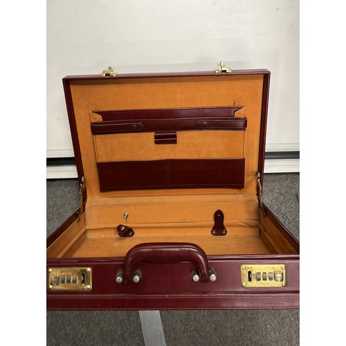 718 - PORTABLE DRAWING BOARD AND CASE C187