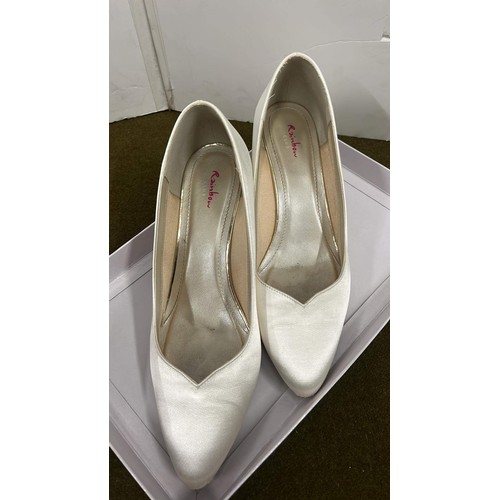 732 - PAIR OF LADIES WEDDING SHOES SIZE UK 7 USED BY RAINBOW