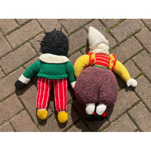 1001 - KNITTED GOLLY AND CLOWN *