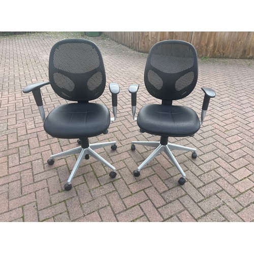 1014 - TWO BLACK OFFICE CHAIRS *