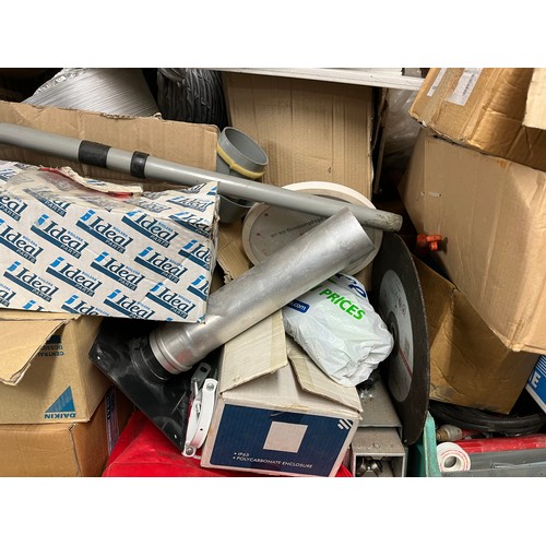 760 - LARGE QUANTITY OF MIXED PLUMBING ACCESERIES /