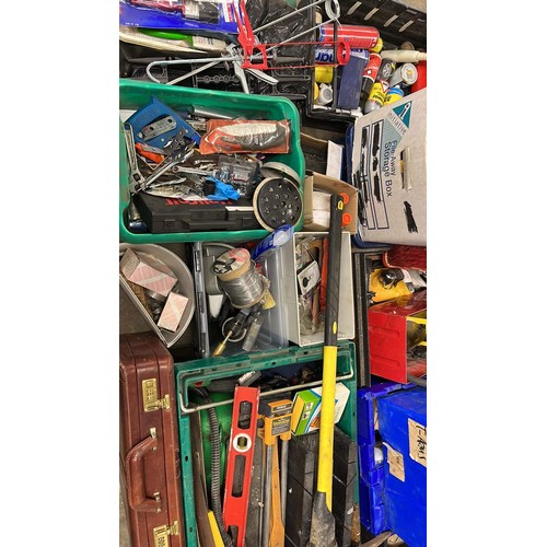 757 - LARGE QUANTITY OF MIXED TOOLS /