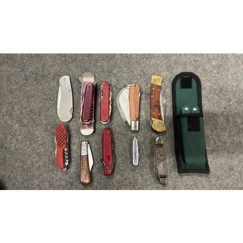 1017 - POCKET KNIFES *