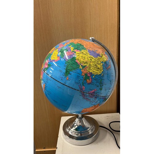 119 - WORLD GLOBE DESK LAMP WORKING