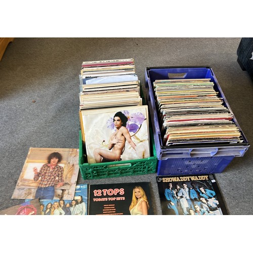 209 - QUANTITY OF MIXED ARTIST AND MUSIC LPS