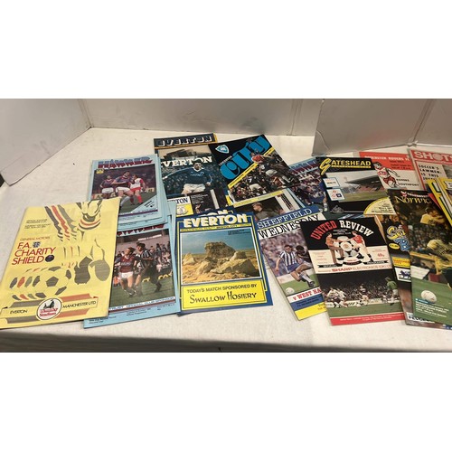 35 - QUANTITY OF MIXED FOOTBALL TEAM PROGRAMS SEE ALL PICTURES