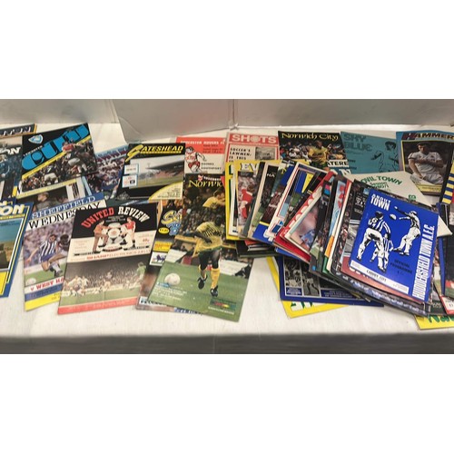 35 - QUANTITY OF MIXED FOOTBALL TEAM PROGRAMS SEE ALL PICTURES