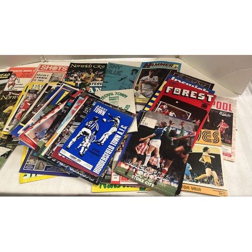 35 - QUANTITY OF MIXED FOOTBALL TEAM PROGRAMS SEE ALL PICTURES