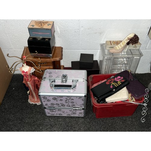 432 - ASSORTMENT OF MIXED JEWELLERY BOXES