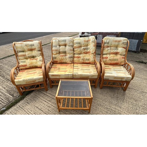 584 - CONSERVATORY SET USED