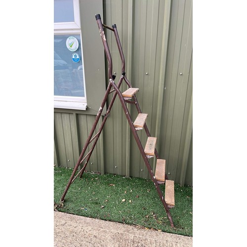 587 - DIY STEP LADDER USED