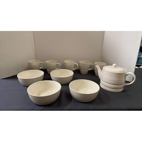 180 - Cream kitchen set