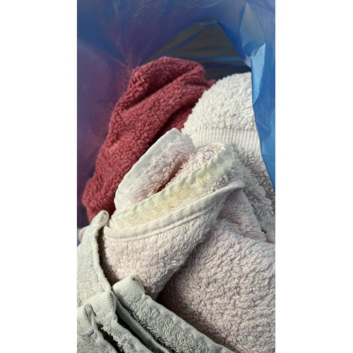 335 - QTY OF MIXED TOWELS