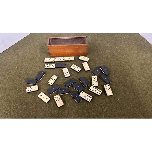 31 - VINTAGE DOMINOS WITH BOX