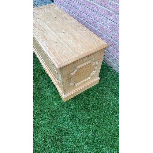 41 - LARGE PINE BLANKET / TOY BOX