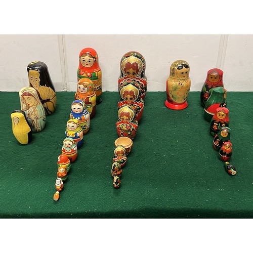 62 - FIVE RUSSIAN MATRYOSHKA / NESTING DOLLS SEE ALL PICTURES