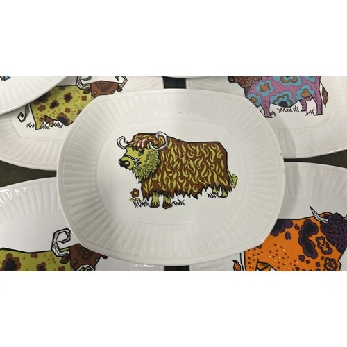 39 - 14 X RETRO DINNER PLATES WITH HIGHLAND COW DESIGN