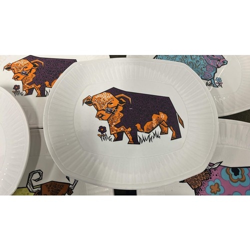 39 - 14 X RETRO DINNER PLATES WITH HIGHLAND COW DESIGN