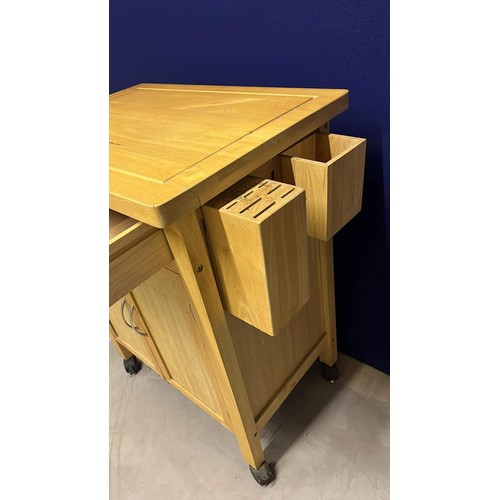 432 - MOBILE KITCHEN ISLAND